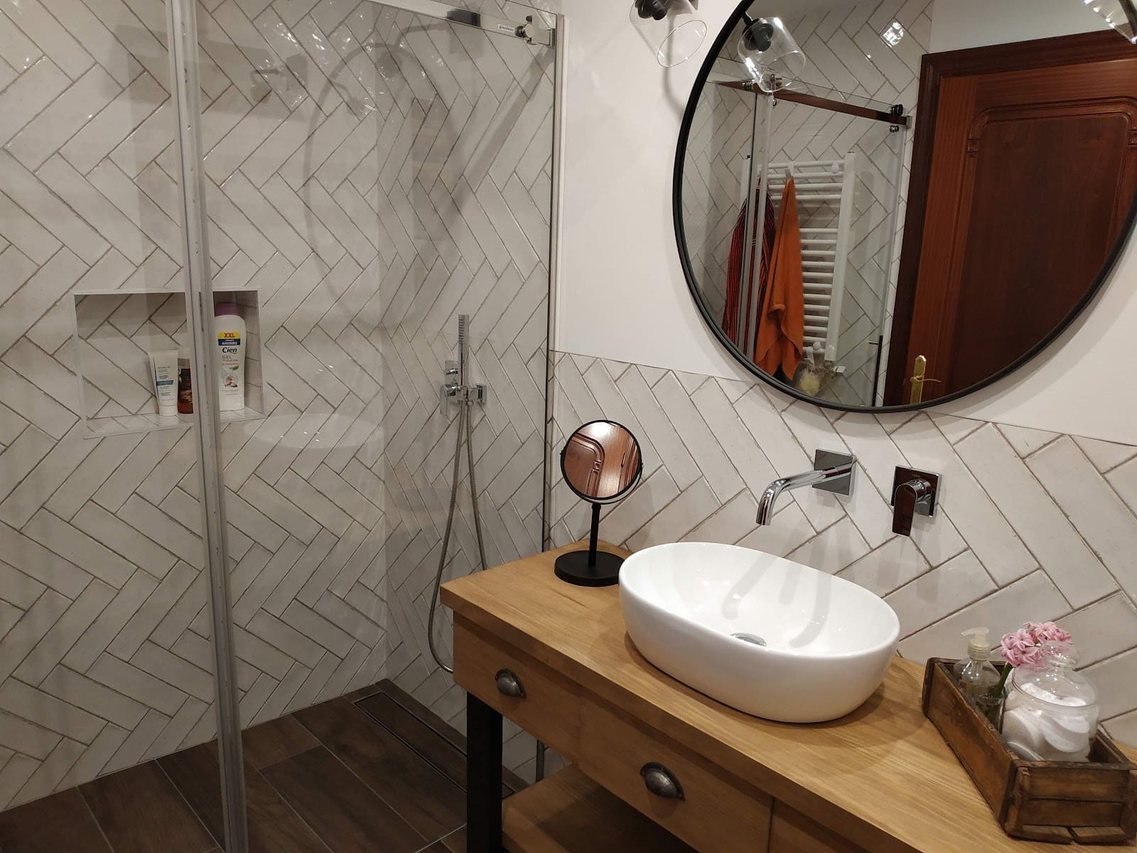 Baño revestido en espiga